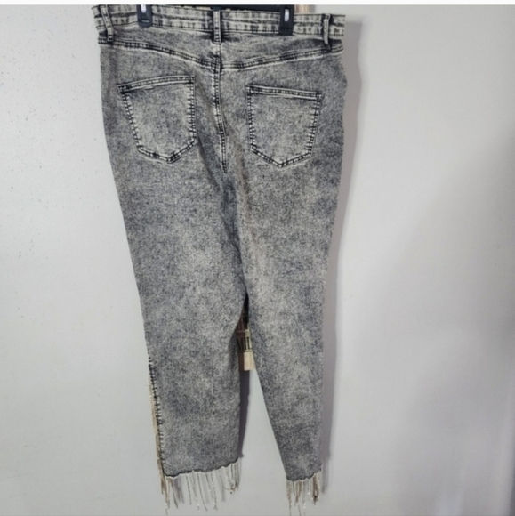 🍁🍂NWOT FASHION TO FIGURE HIGH RISE rhinestone fringe detail jeans 20 - Picture 4 of 7